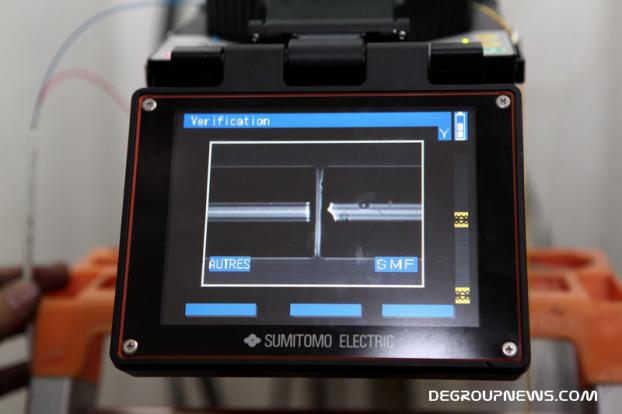 Exemple d'une extrémité de fibre optique mal coupée